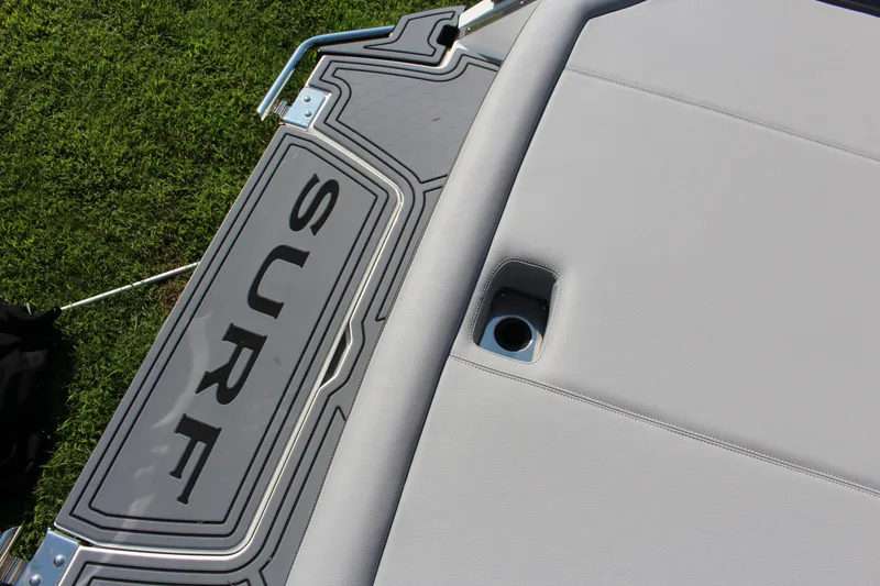 Slide: The Image of Cobalt R4 Surf 2025 - 12