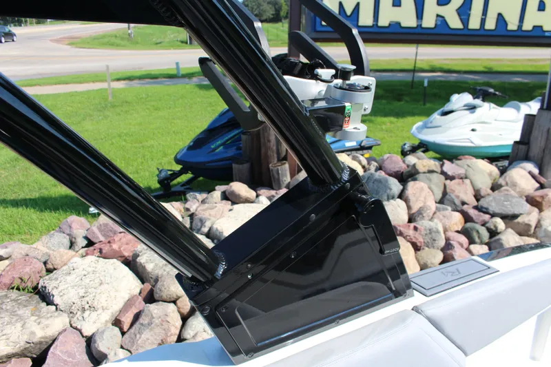 Slide: The Image of Cobalt R4 Surf 2025 - 31