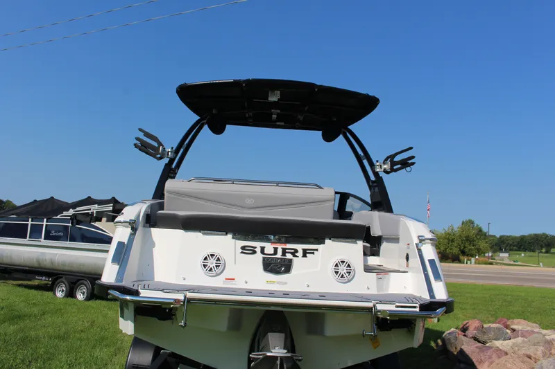 Slide: The Image of Cobalt R4 Surf 2025 - 8