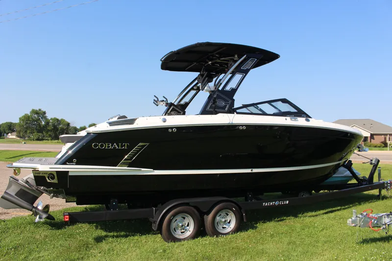 Slide: The Image of Cobalt R8 Surf 2025 - 11