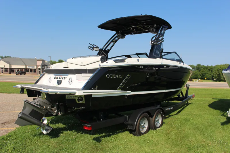 Slide: The Image of Cobalt R8 Surf 2025 - 12