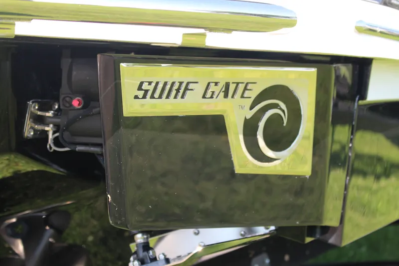 Slide: The Image of Cobalt R8 Surf 2025 - 13