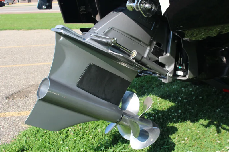 Slide: The Image of Cobalt R8 Surf 2025 - 14