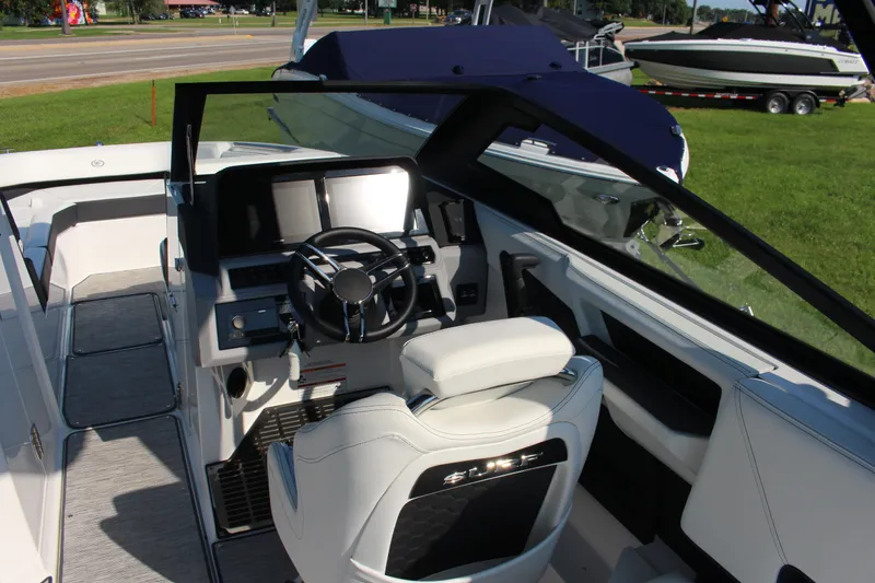 Slide: The Image of Cobalt R8 Surf 2025 - 19