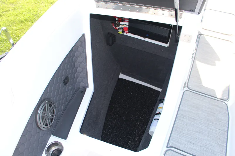 Slide: The Image of Cobalt R8 Surf 2025 - 23