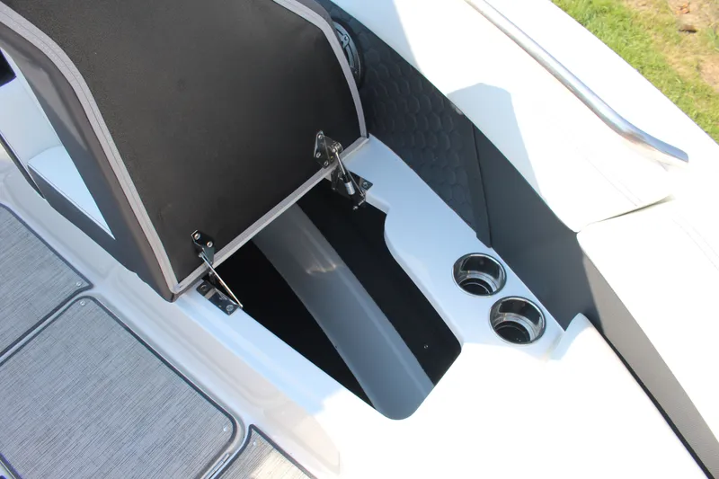 Slide: The Image of Cobalt R8 Surf 2025 - 24