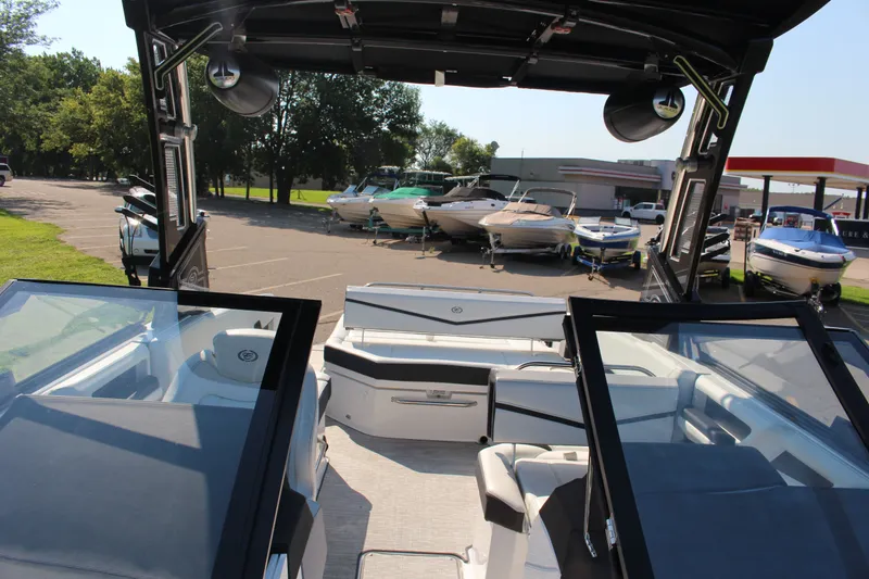 Slide: The Image of Cobalt R8 Surf 2025 - 29