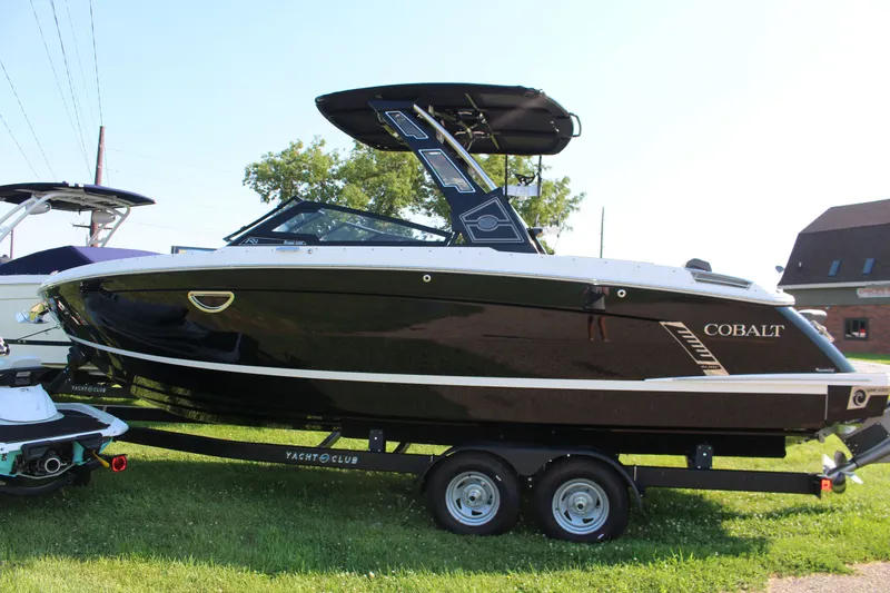 Slide: The Image of Cobalt R8 Surf 2025 - 3