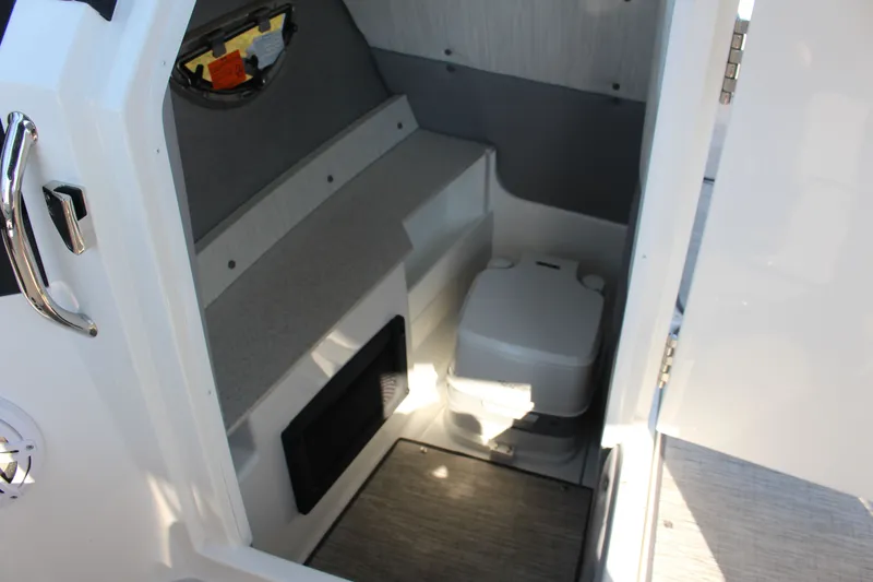 Slide: The Image of Cobalt R8 Surf 2025 - 30