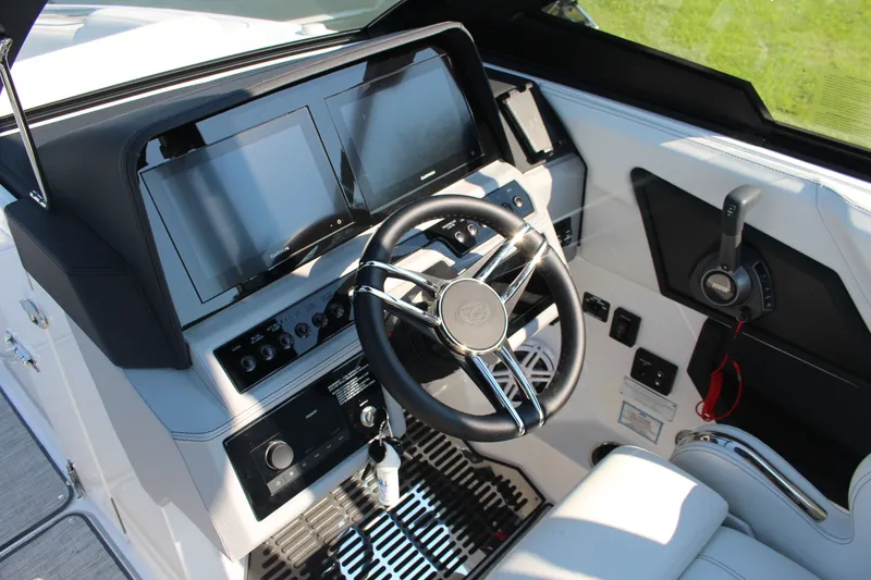 Slide: The Image of Cobalt R8 Surf 2025 - 31