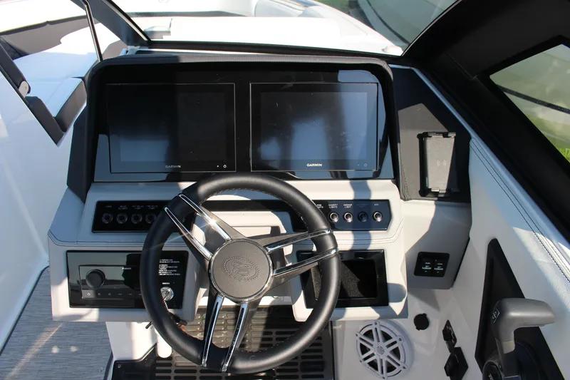 Slide: The Image of Cobalt R8 Surf 2025 - 32