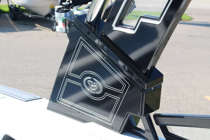 Slide: The Image of Cobalt R8 Surf 2025 - 36