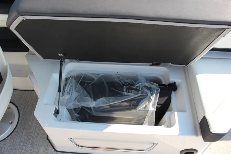 Slide: The Image of Cobalt R8 Surf 2025 - 39