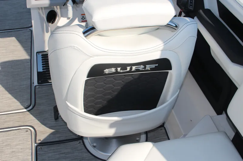 Slide: The Image of Cobalt R8 Surf 2025 - 40