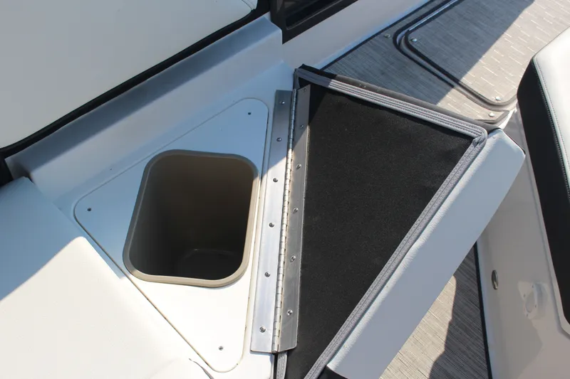 Slide: The Image of Cobalt R8 Surf 2025 - 42