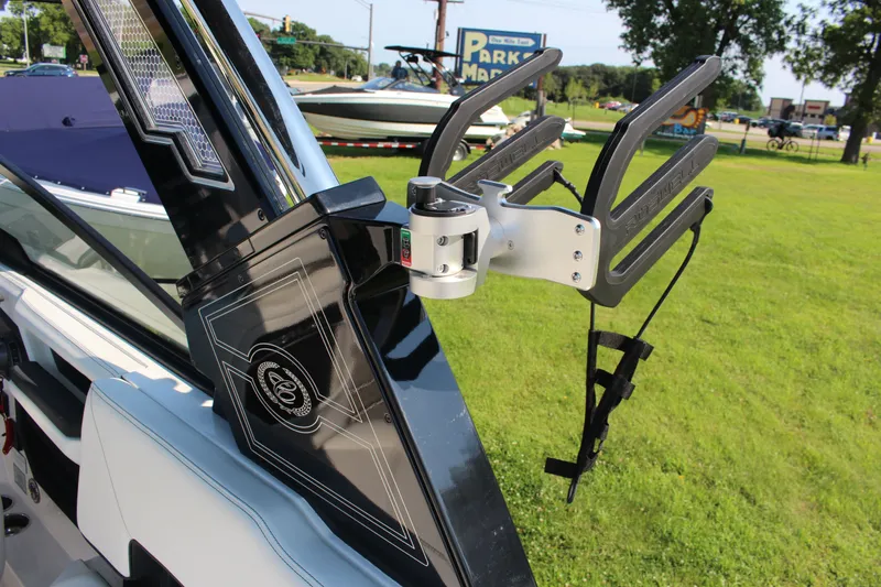 Slide: The Image of Cobalt R8 Surf 2025 - 44