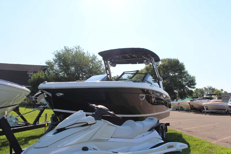 Slide: The Image of Cobalt R8 Surf 2025 - 5