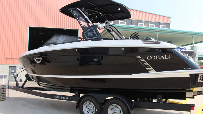 Slide: The Image of Cobalt R8 Surf 2025 - 50