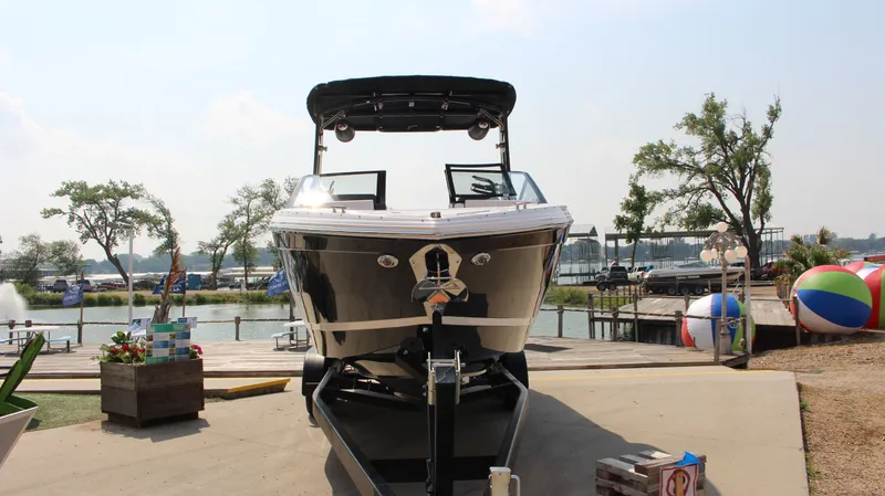 Slide: The Image of Cobalt R8 Surf 2025 - 52