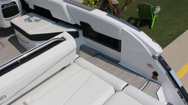 Slide: The Image of Cobalt R8 Surf 2025 - 56