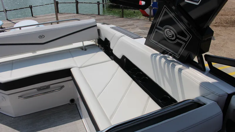 Slide: The Image of Cobalt R8 Surf 2025 - 57