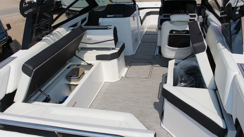 Slide: The Image of Cobalt R8 Surf 2025 - 59