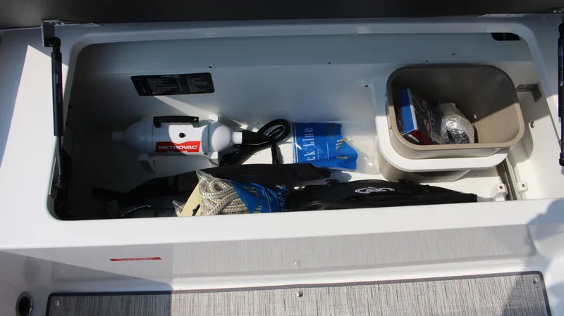 Slide: The Image of Cobalt R8 Surf 2025 - 60