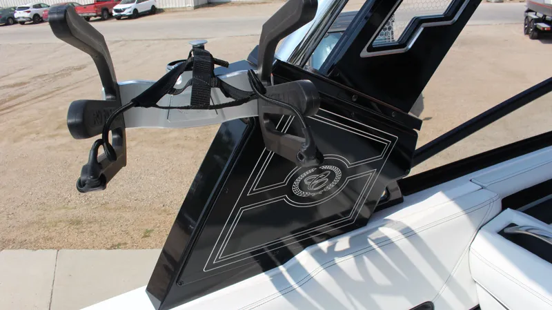 Slide: The Image of Cobalt R8 Surf 2025 - 62