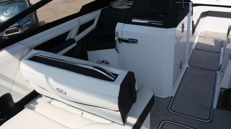 Slide: The Image of Cobalt R8 Surf 2025 - 63