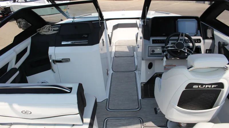 Slide: The Image of Cobalt R8 Surf 2025 - 65