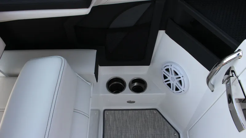 Slide: The Image of Cobalt R8 Surf 2025 - 66