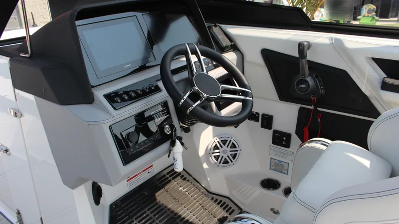 Slide: The Image of Cobalt R8 Surf 2025 - 69