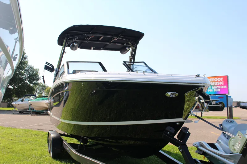 Slide: The Image of Cobalt R8 Surf 2025 - 7