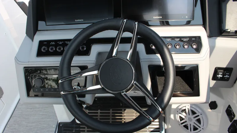 Slide: The Image of Cobalt R8 Surf 2025 - 70