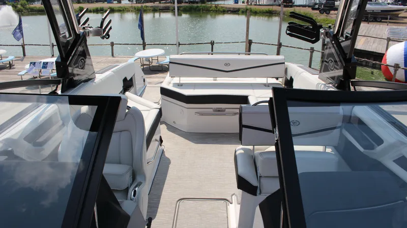 Slide: The Image of Cobalt R8 Surf 2025 - 74