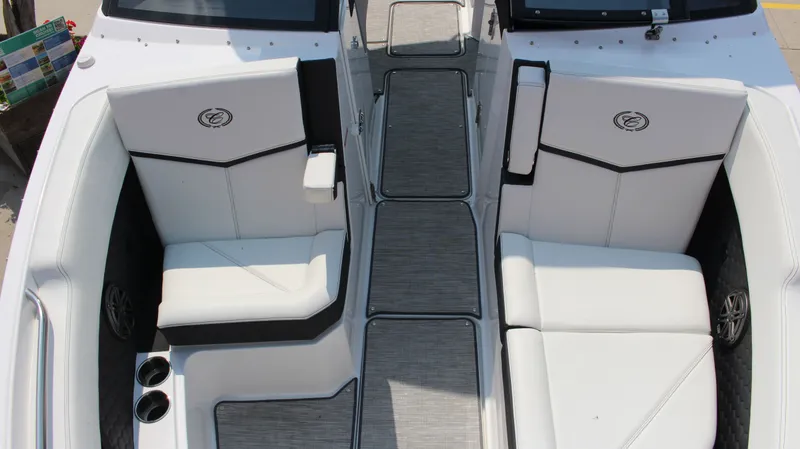 Slide: The Image of Cobalt R8 Surf 2025 - 75