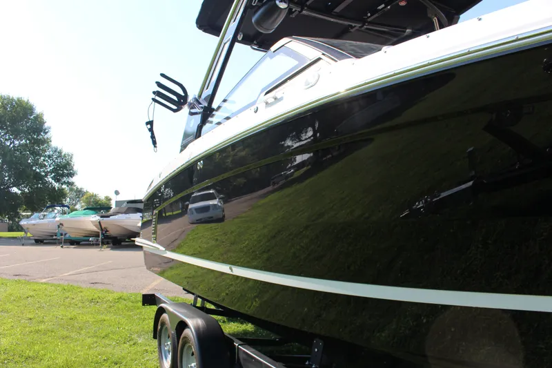 Slide: The Image of Cobalt R8 Surf 2025 - 8