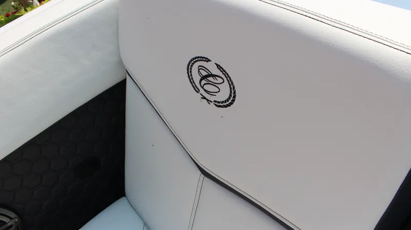 Slide: The Image of Cobalt R8 Surf 2025 - 81