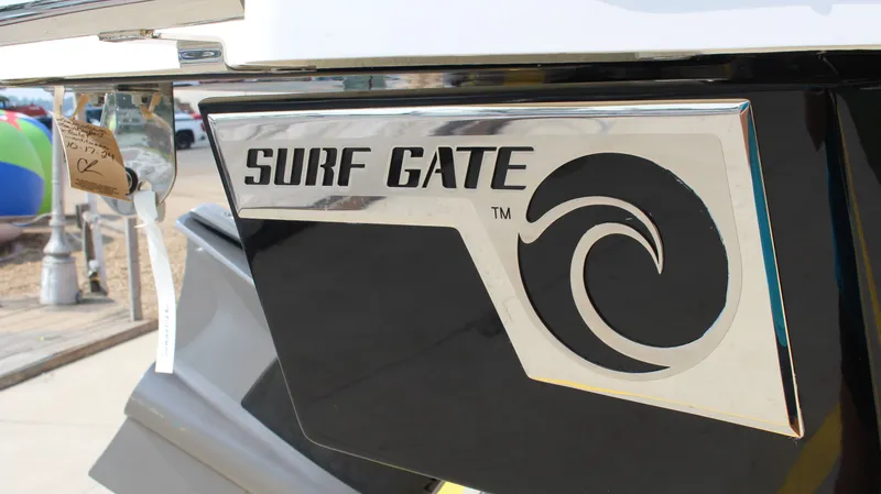 Slide: The Image of Cobalt R8 Surf 2025 - 87