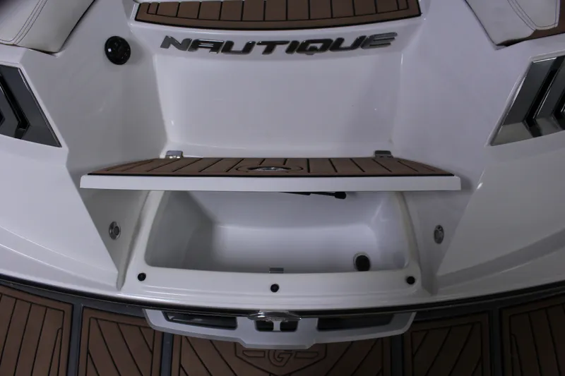 Slide: The Image of Nautique G25 2018 - 10