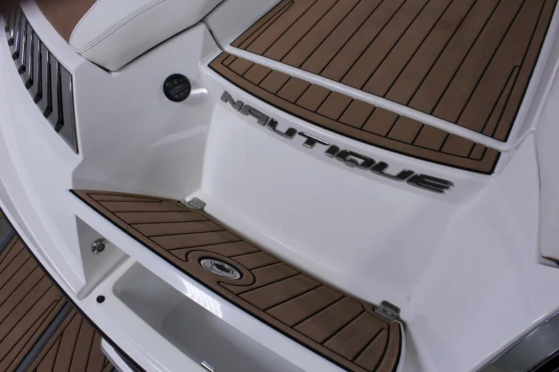 Slide: The Image of Nautique G25 2018 - 11