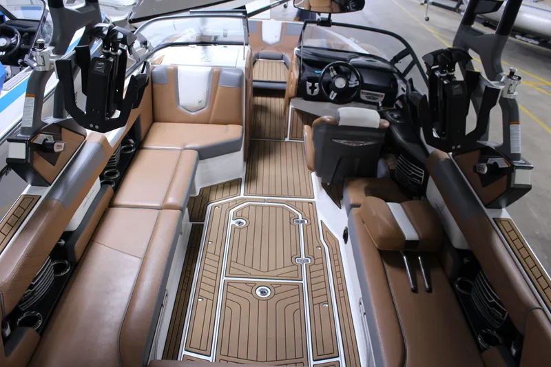 Slide: The Image of Nautique G25 2018 - 12