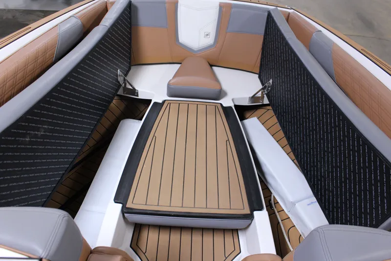 Slide: The Image of Nautique G25 2018 - 14