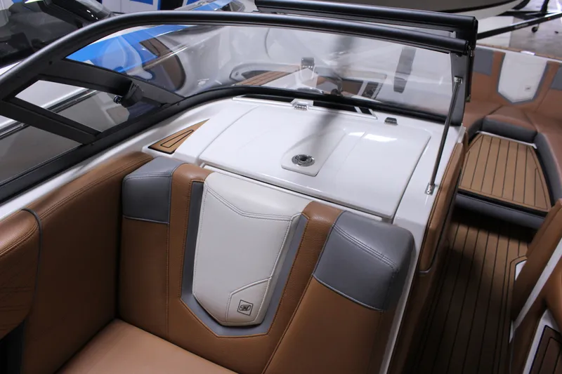 Slide: The Image of Nautique G25 2018 - 19