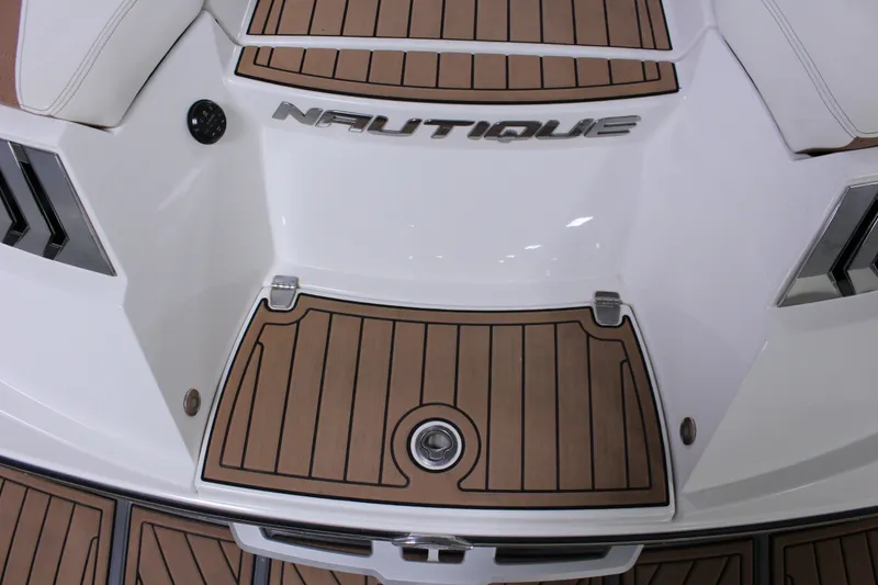 Slide: The Image of Nautique G25 2018 - 9
