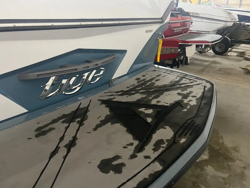 Slide: The Image of Tigé 2300 V Limited 2014 - 11