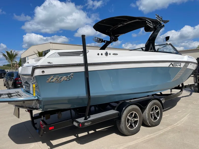 Slide: The Image of Tigé 2300 V Limited 2014 - 3