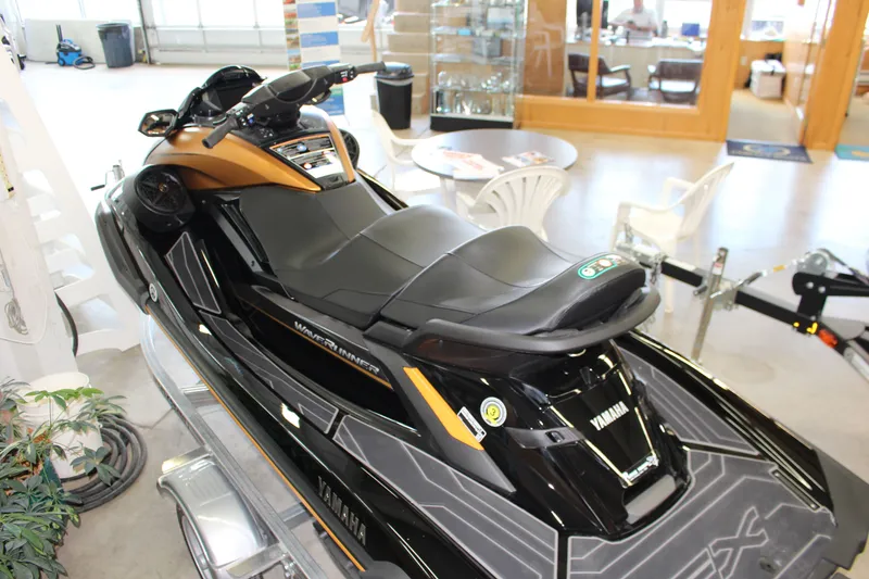 Slide: The Image of Yamaha FX CRUISER HIGH OUTPUT 2025 - 6