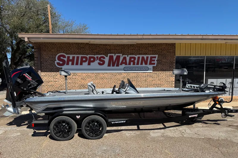 Slide: The Image of Phoenix 921 Elite X 2026 at Shipp's Marine. - 2