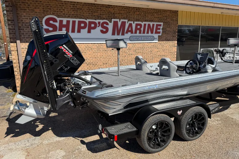 Slide: The Image of Phoenix 921 Elite X 2026 boat at Shipp's Marine. - 3